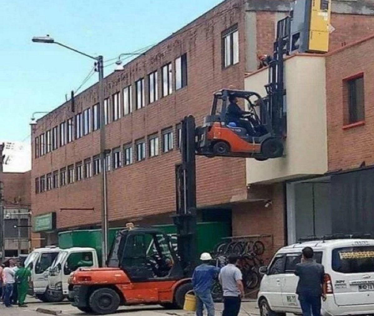 Spot the Safety Violations Unsafe Operation of Forklifts & Powered